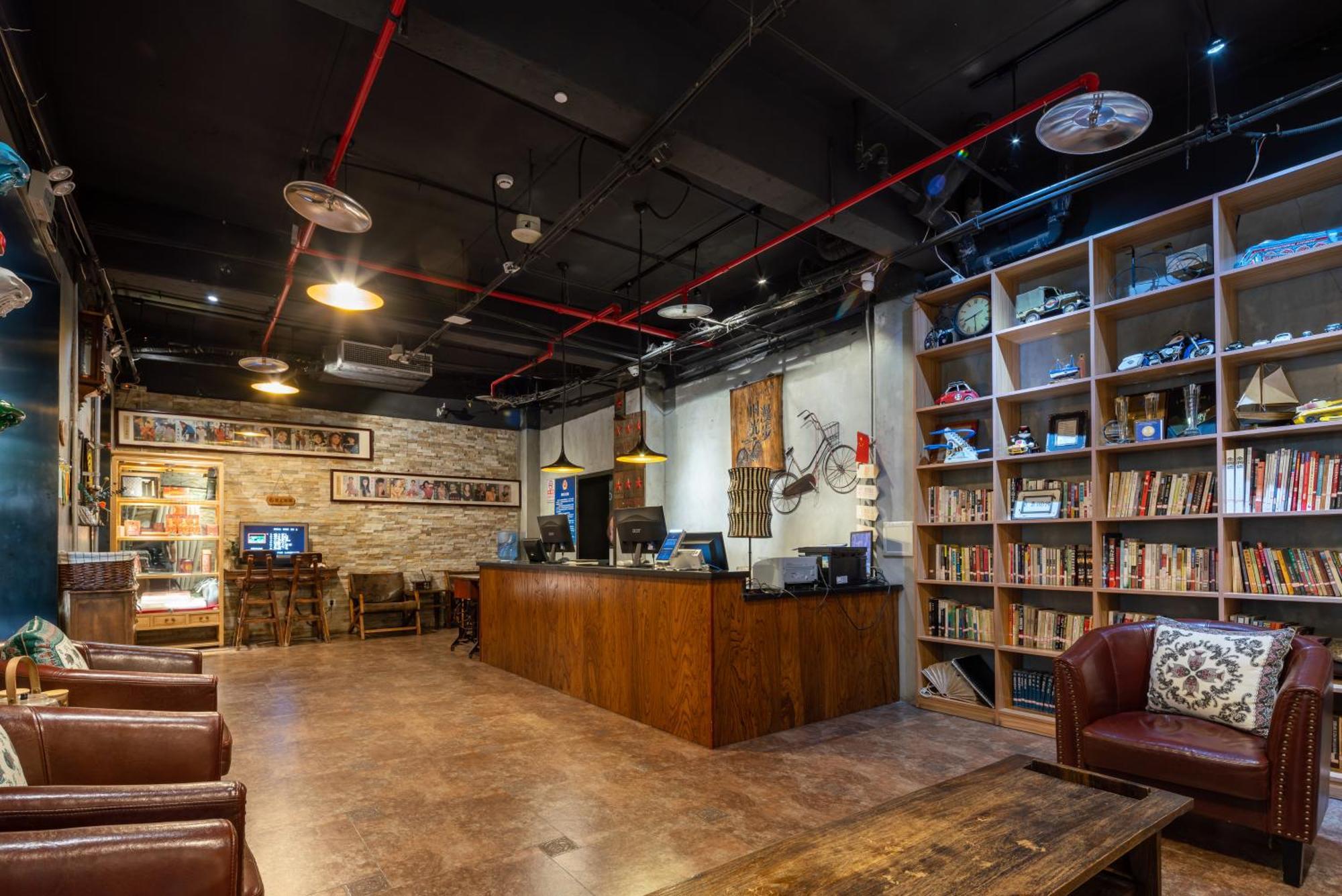 Nost Algia Hotel - Near Beijing Yonghe Lama Temple, Ghost Street, Beihai Park, Jingshan Park, Drum Tower, Houhai Bar Street, Tian'Anmen Square, Located In Beijing Traditional Hutongs, 5 Minutes Away From Subway, Free Laundry Serive Екстер'єр фото
