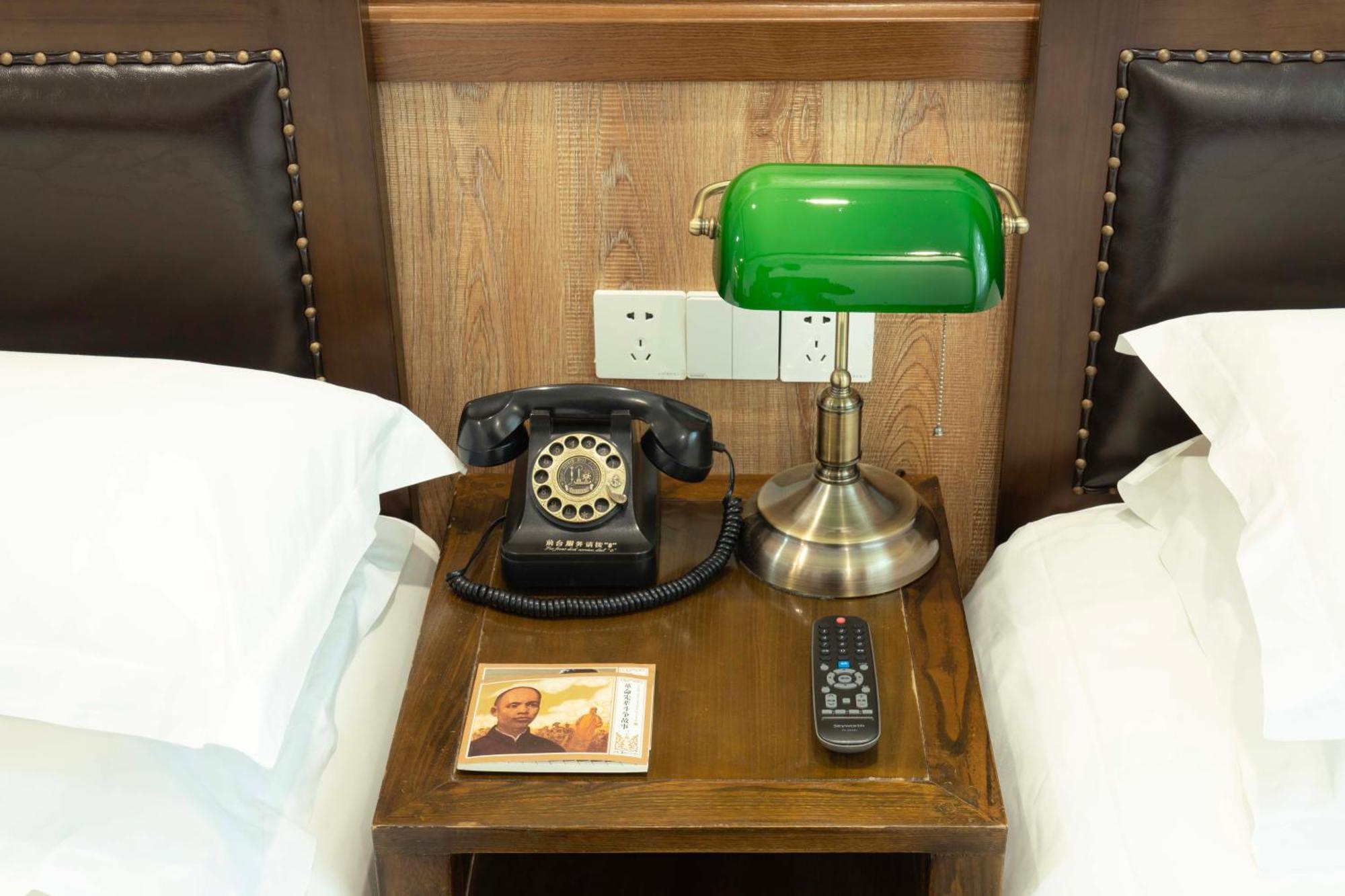 Nost Algia Hotel - Near Beijing Yonghe Lama Temple, Ghost Street, Beihai Park, Jingshan Park, Drum Tower, Houhai Bar Street, Tian'Anmen Square, Located In Beijing Traditional Hutongs, 5 Minutes Away From Subway, Free Laundry Serive Екстер'єр фото