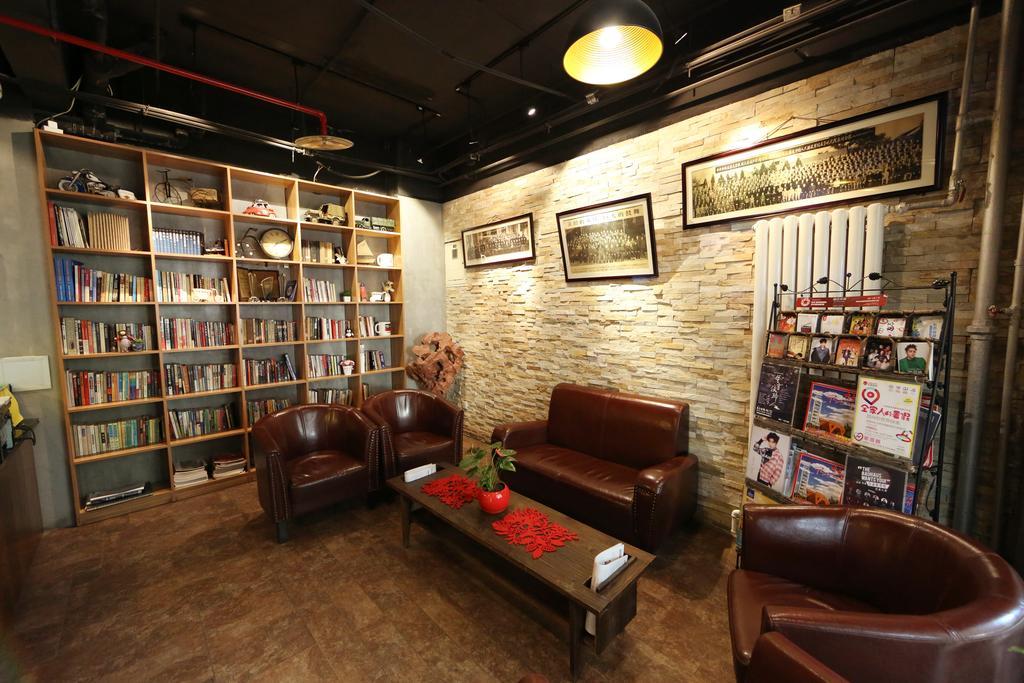 Nost Algia Hotel - Near Beijing Yonghe Lama Temple, Ghost Street, Beihai Park, Jingshan Park, Drum Tower, Houhai Bar Street, Tian'Anmen Square, Located In Beijing Traditional Hutongs, 5 Minutes Away From Subway, Free Laundry Serive Екстер'єр фото