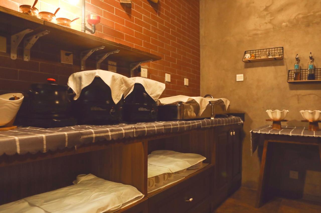 Nost Algia Hotel - Near Beijing Yonghe Lama Temple, Ghost Street, Beihai Park, Jingshan Park, Drum Tower, Houhai Bar Street, Tian'Anmen Square, Located In Beijing Traditional Hutongs, 5 Minutes Away From Subway, Free Laundry Serive Екстер'єр фото